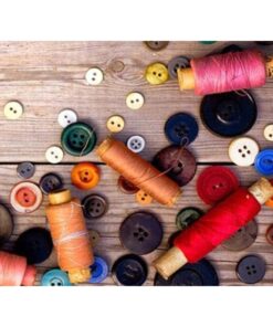 Kit Cucito Dotato Di 24 Rocchetti Di Filo Assortiti, Forbici, Bottoni, Aghi, Metro, Dispositivo Infilatura, Spillette E Ditale Per Cucire